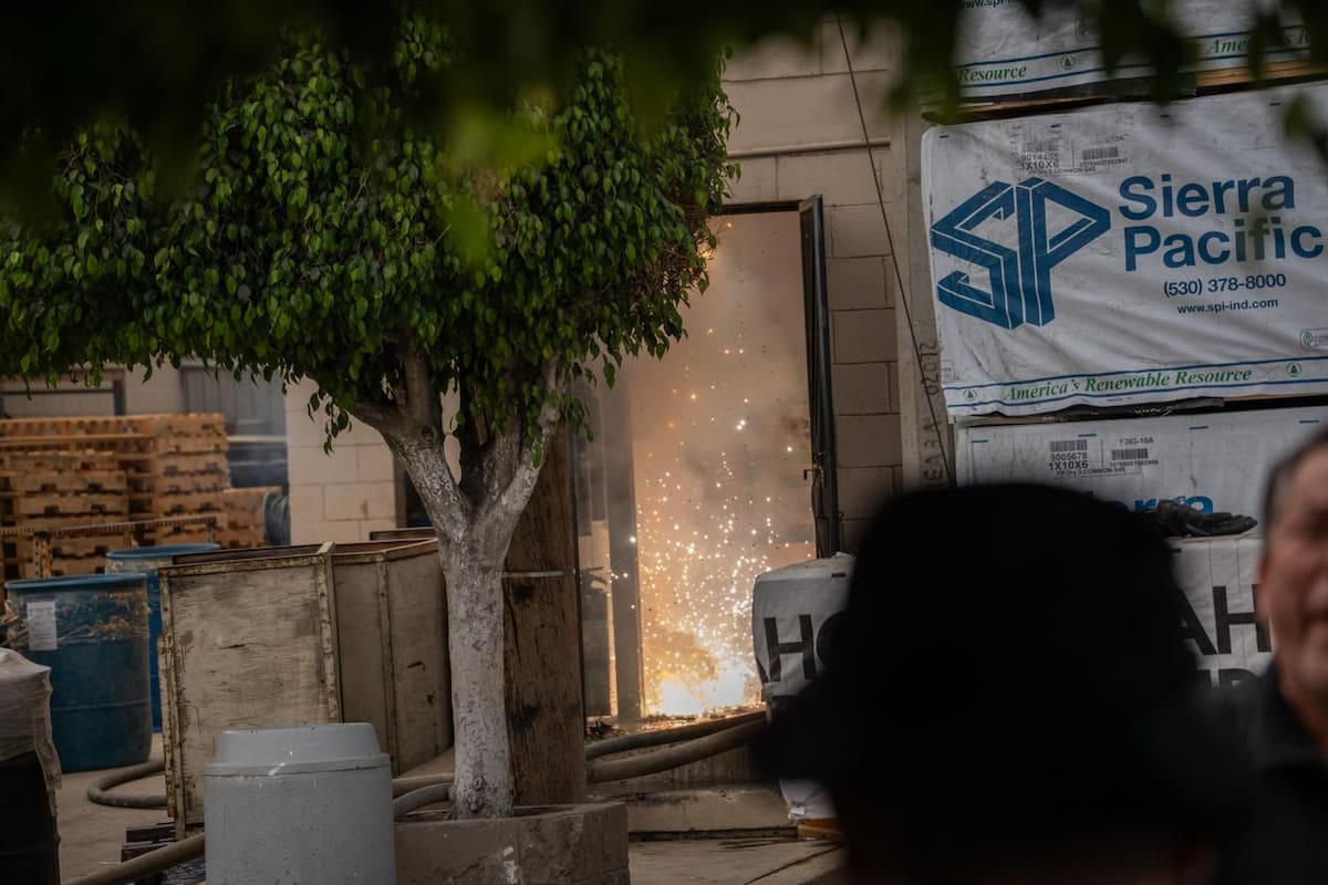 Un incendio en una máquina utilizada para trabajar aluminio dentro de una fábrica del Parque Industrial Arboledas movilizó a corporaciones de emergencia; no se reportan lesionados. Foto: BorderZoom