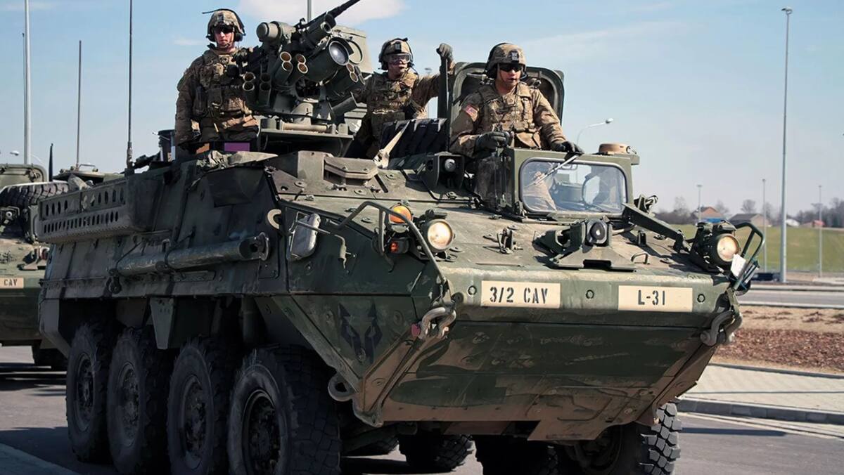 Los vehículos Stryker que enviarán a la frontera son unidades de ataque blindado que pueden transportar hasta once soldados. Foto: La Razón