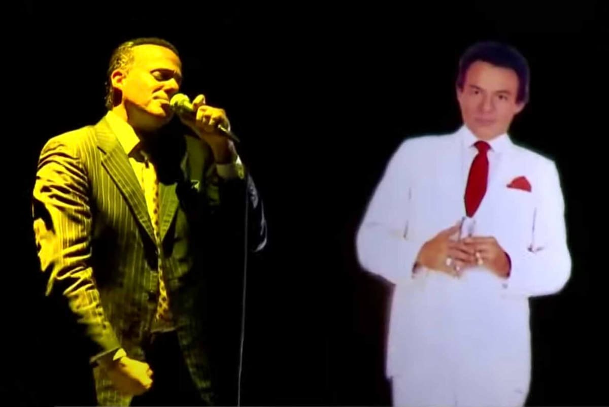 José Joel y holograma de José José