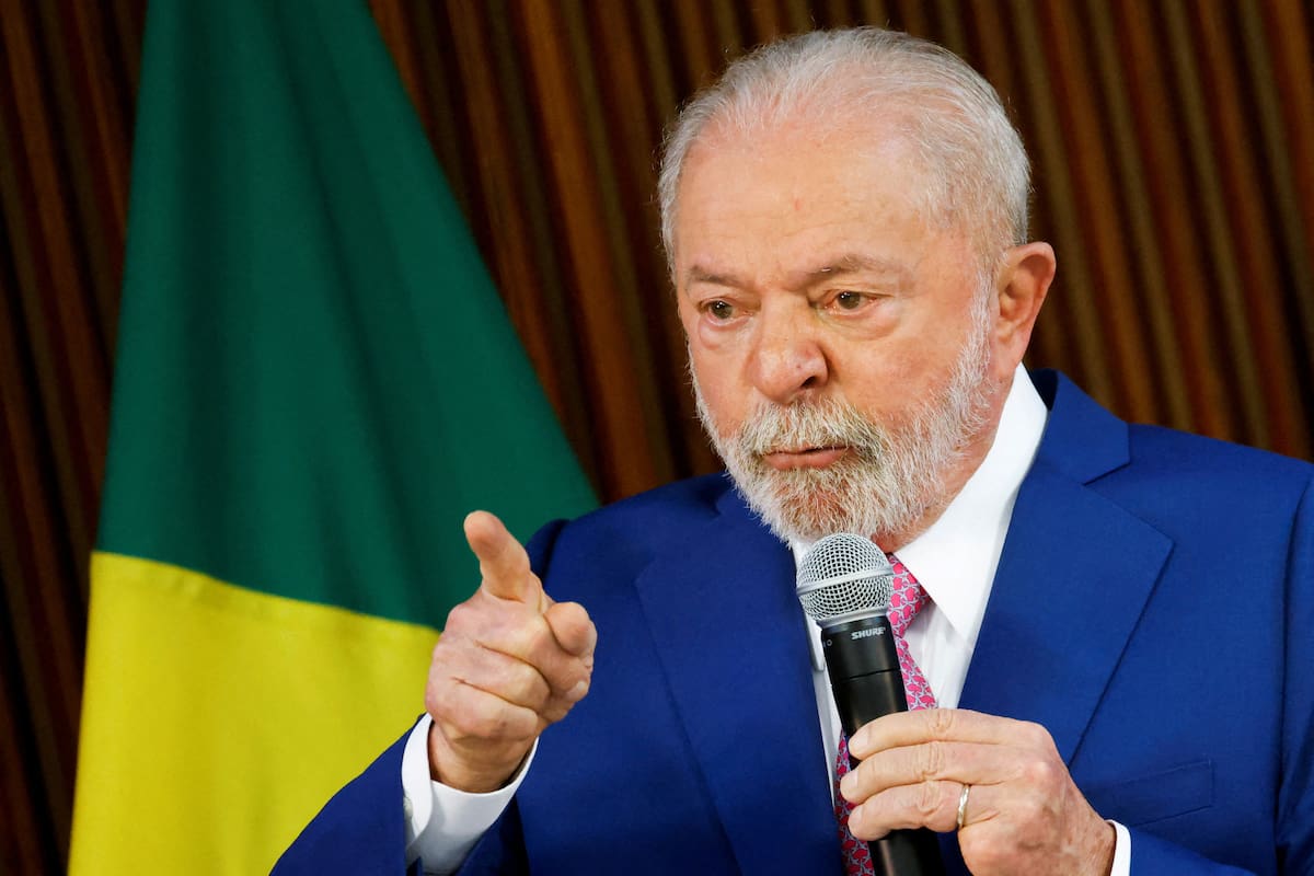 El presidente de Brasil, Luiz Inácio Lula da Silva, asiste a una reunión ministerial en el Palacio de Planalto en Brasilia, Brasil. 6 de enero, 2023. REUTERS/Adriano Machado