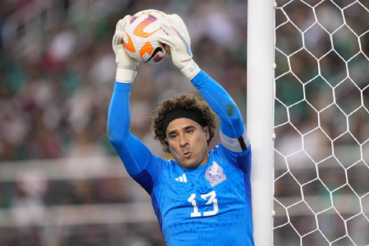 ¿Puede Guillermo Ochoa ser convocado a la Selección Mexicana sin tener equipo?