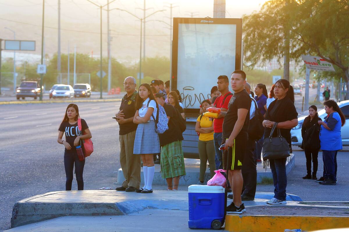 Batallan usuarios con transporte; sigue conflicto