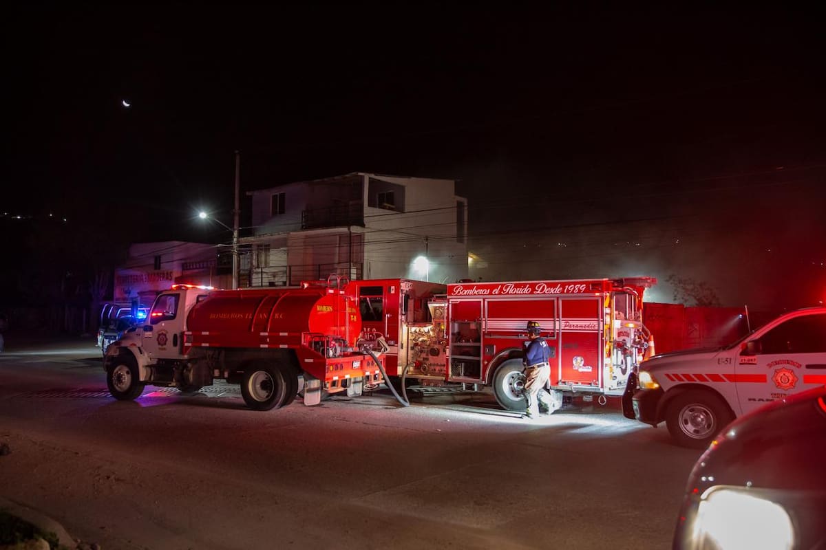 Incendio destruye dos viviendas en La Morita; muere un perro calcinado