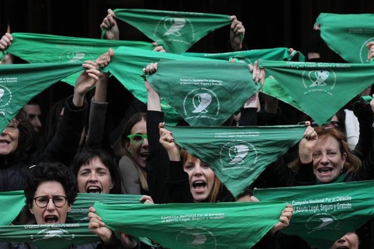 Fernández da guiño a despenalizar aborto en Argentina