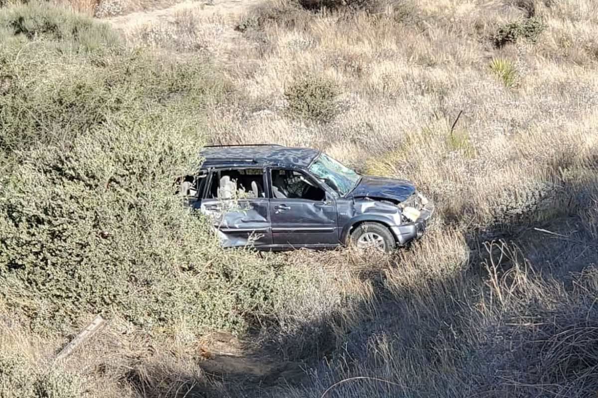 Hombre muere en volcadura en Valle de la Trinidad