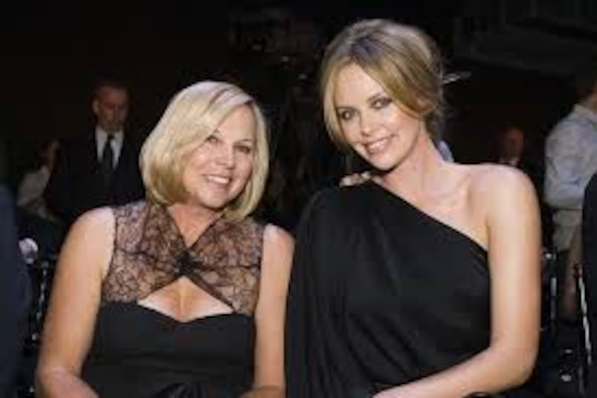 Charlize Theron y su madre superaron el evento traumático juntas.