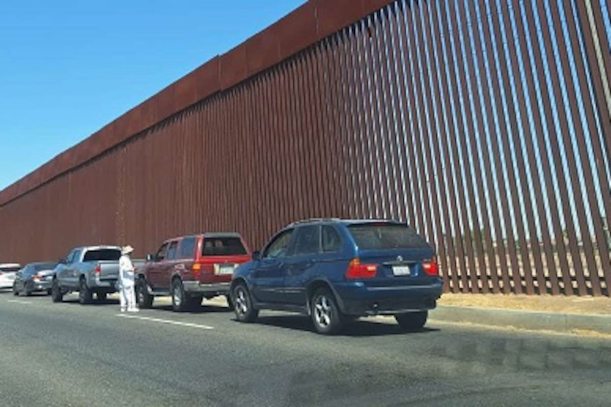 Filas de más de una hora de espera en garitas de Mexicali
