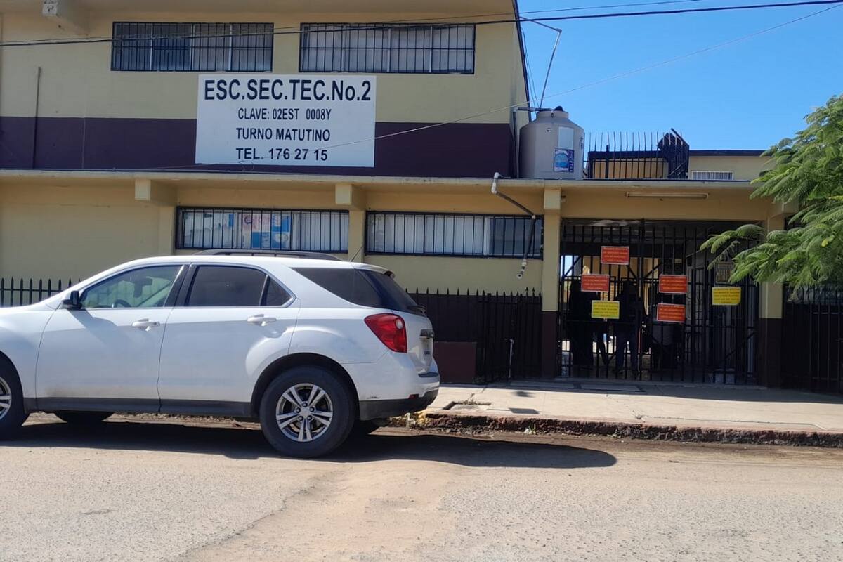 Padres protestan contra maestra en Ensenada por presunta corrupción de menores