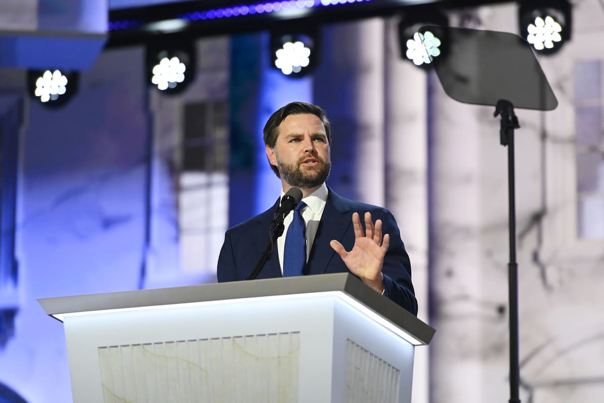 JD Vance afirma que EEUU se reserva el derecho de usar fuerza militar contra cárteles en México, aunque dice que la prioridad es cooperar con el gobierno mexicano para frenar el tráfico de drogas y armas