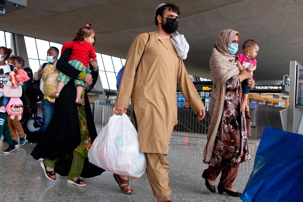 Estados Unidos no sabe qué hacer con afganos que evacuaron en vuelos desde Kabul