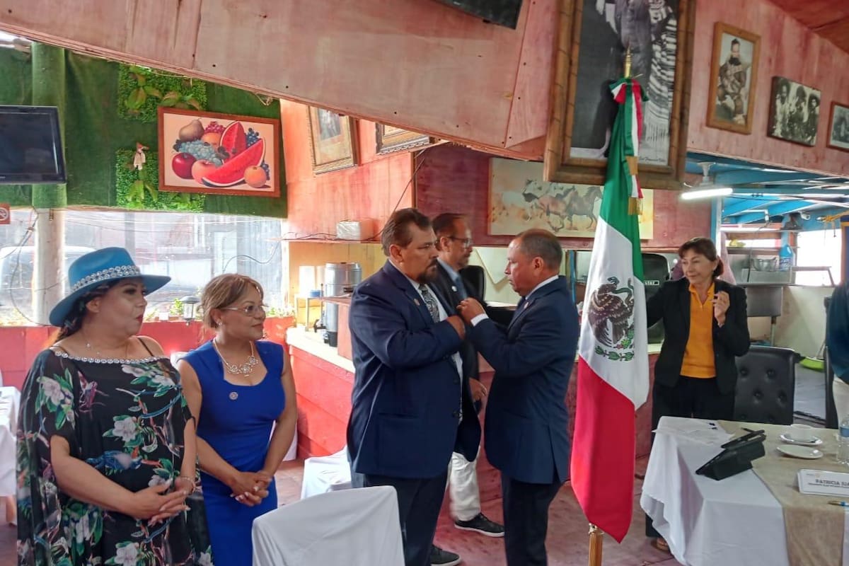 Rinde protesta Rosario Castillo Ceje como nuevo presidente del Club Rotario Rosarito