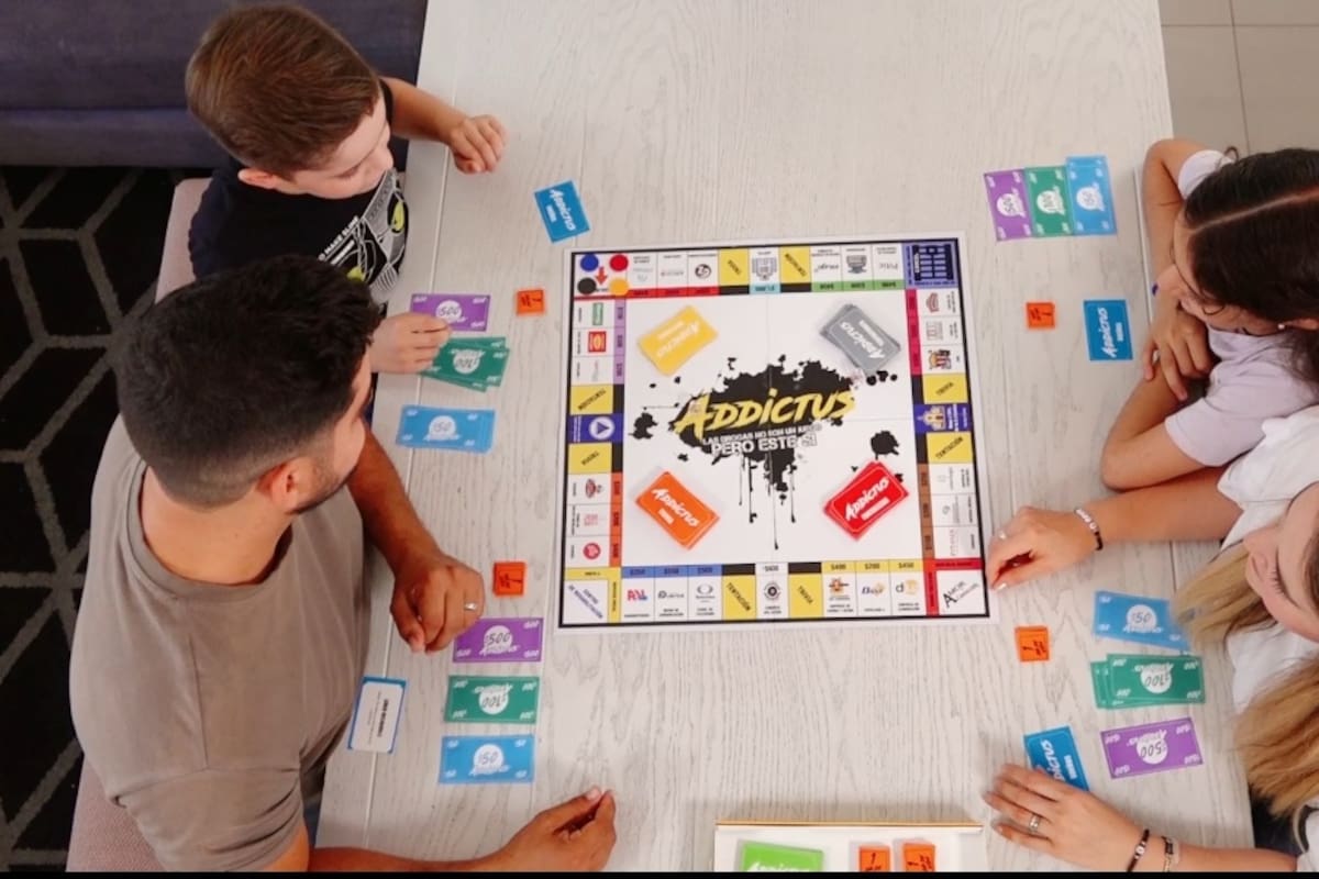 Adicctus, un juego de mesa contra adicciones