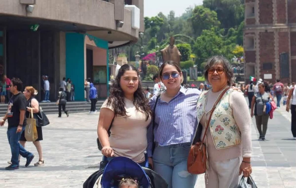 La doctora Francisca Nava Juárez junto a sus hijas. | Crédito: cortesía