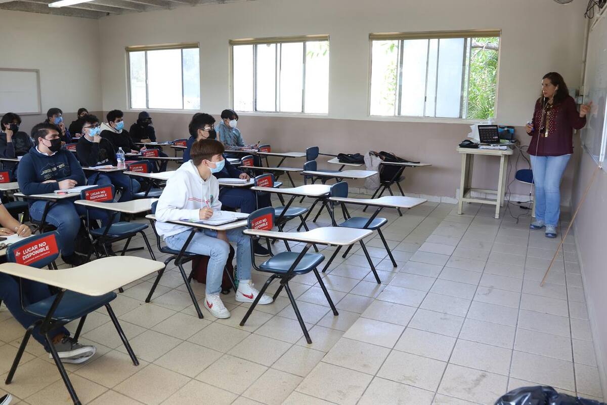 Estudiantes de preparatoria opinan ante el panorama del regreso a clases