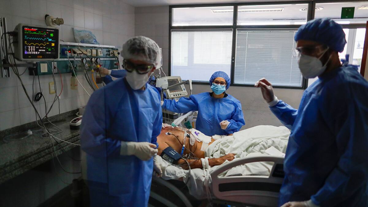 Healthcare workers check a patient suffering from the coronavirus disease (COVID-19) in an intensive care unit of a hospital on the outskirts of Buenos Aires, Argentina April 16, 2021. REUTERS/Agustin Marcarian