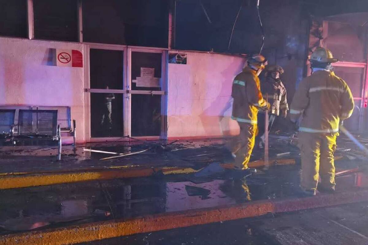 Aguascalientes: Almacén de IMSS se incendia y hay perdida total
