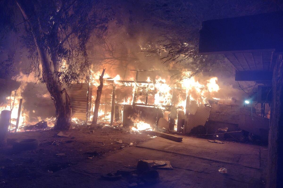 Logra escapar de incendio