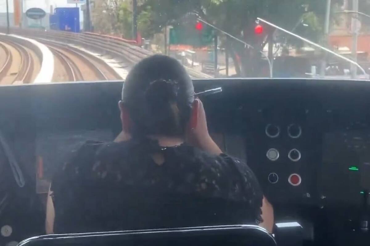 Graban a operadora del Metro maquillándose mientras conducía