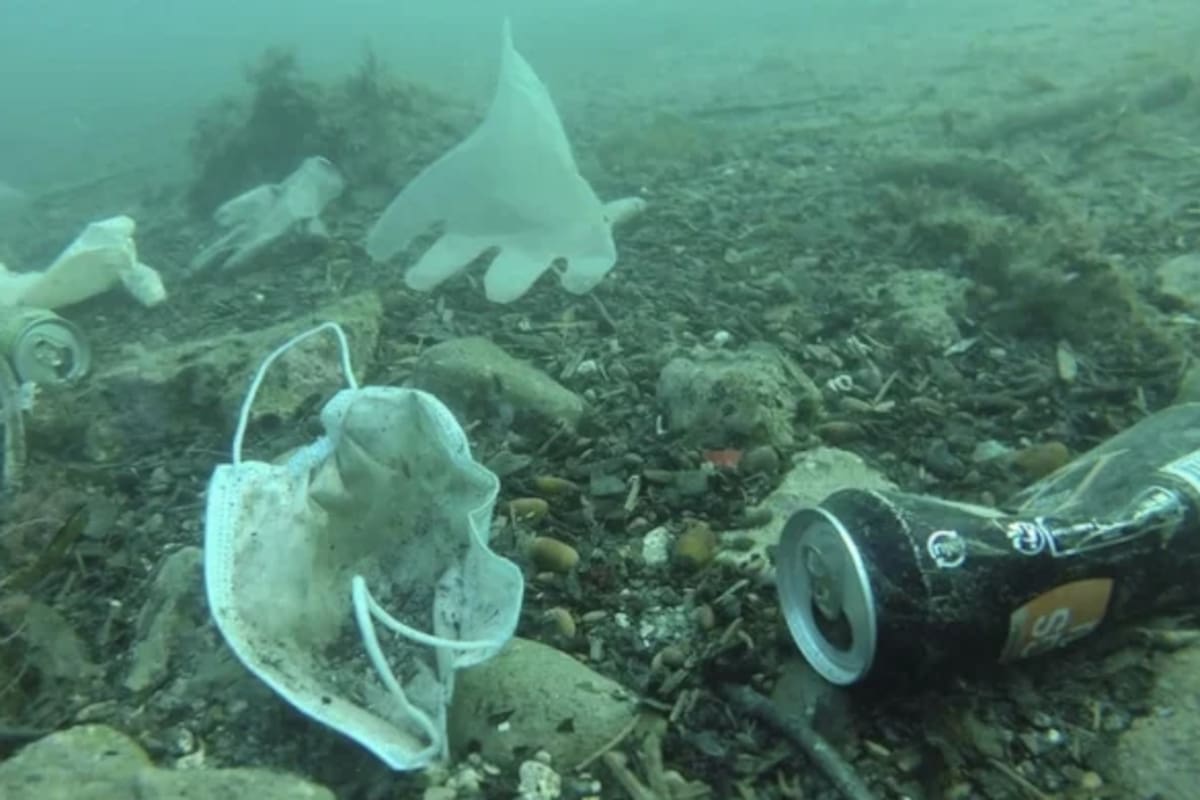 El mar Mediterráneo está lleno de mascarillas y guantes desechados por el Covid-19
