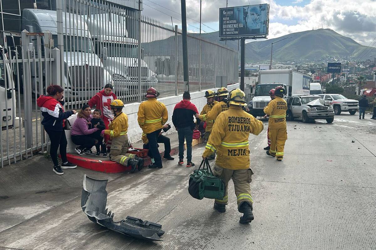 Choque entre cinco vehículos deja como saldo ocho lesionados