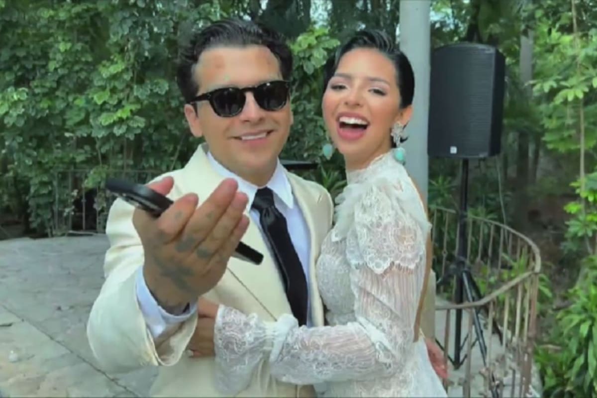 Christian Nodal confiesa que su esposa, Ángela Aguilar, es su vicio favorito