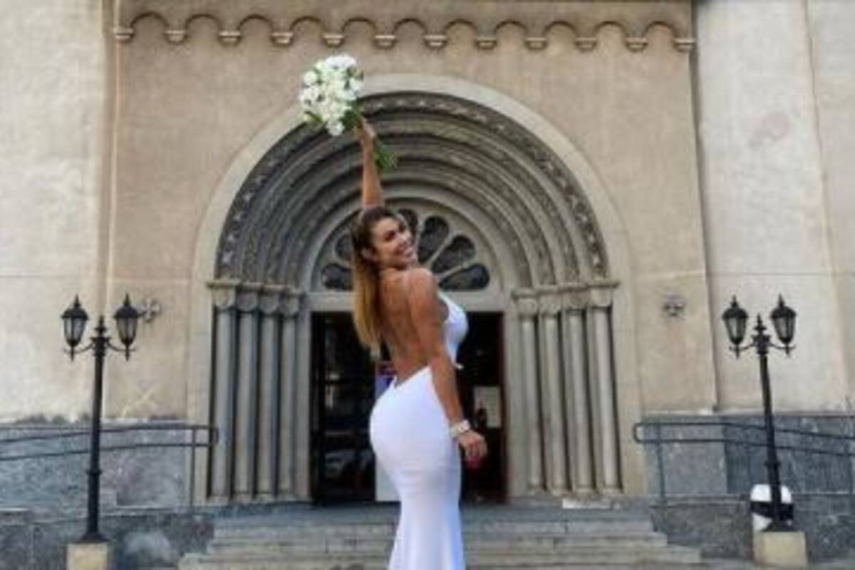 Se casa con ella misma y ahora anuncia su divorcio