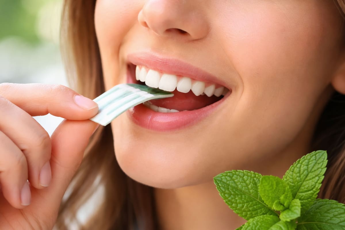 ¿Mascar chicle de menta es bueno para los dientes? Esto dice la ciencia