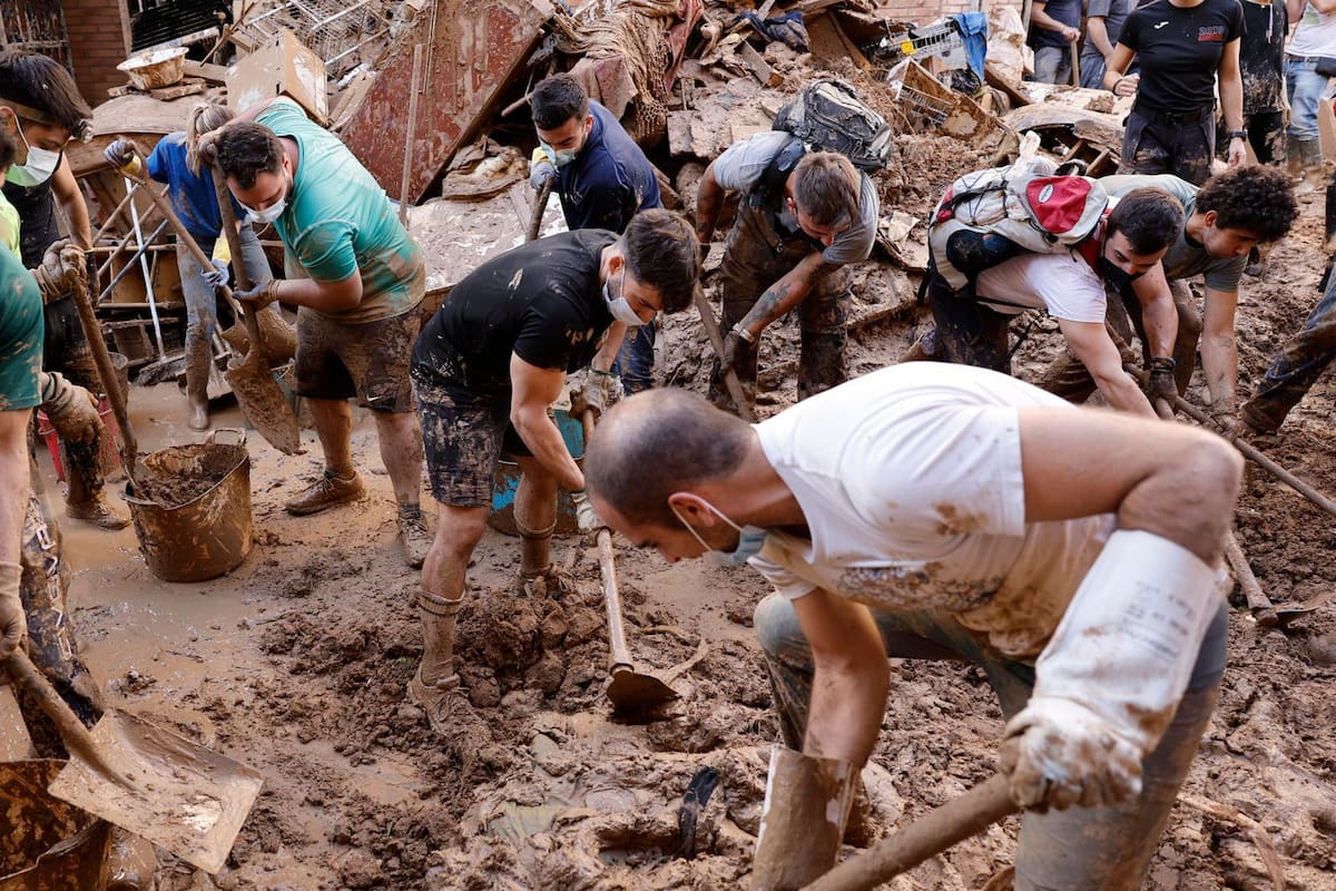 España moviliza 10 mil soldados y policías ante la devastación histórica de las inundaciones en Valencia