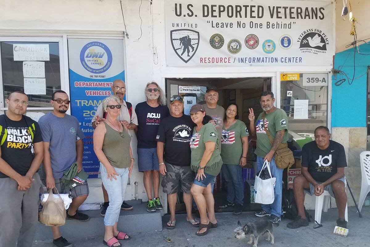 21 veteranos deportados de EU regresan a su país a vacunarse contra el Covid-19