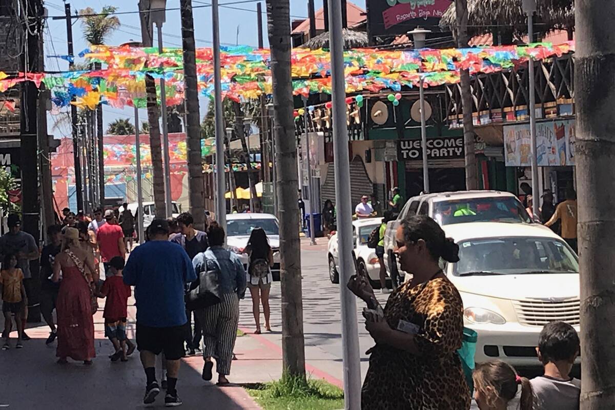 Rosarito recibe ola de turistas