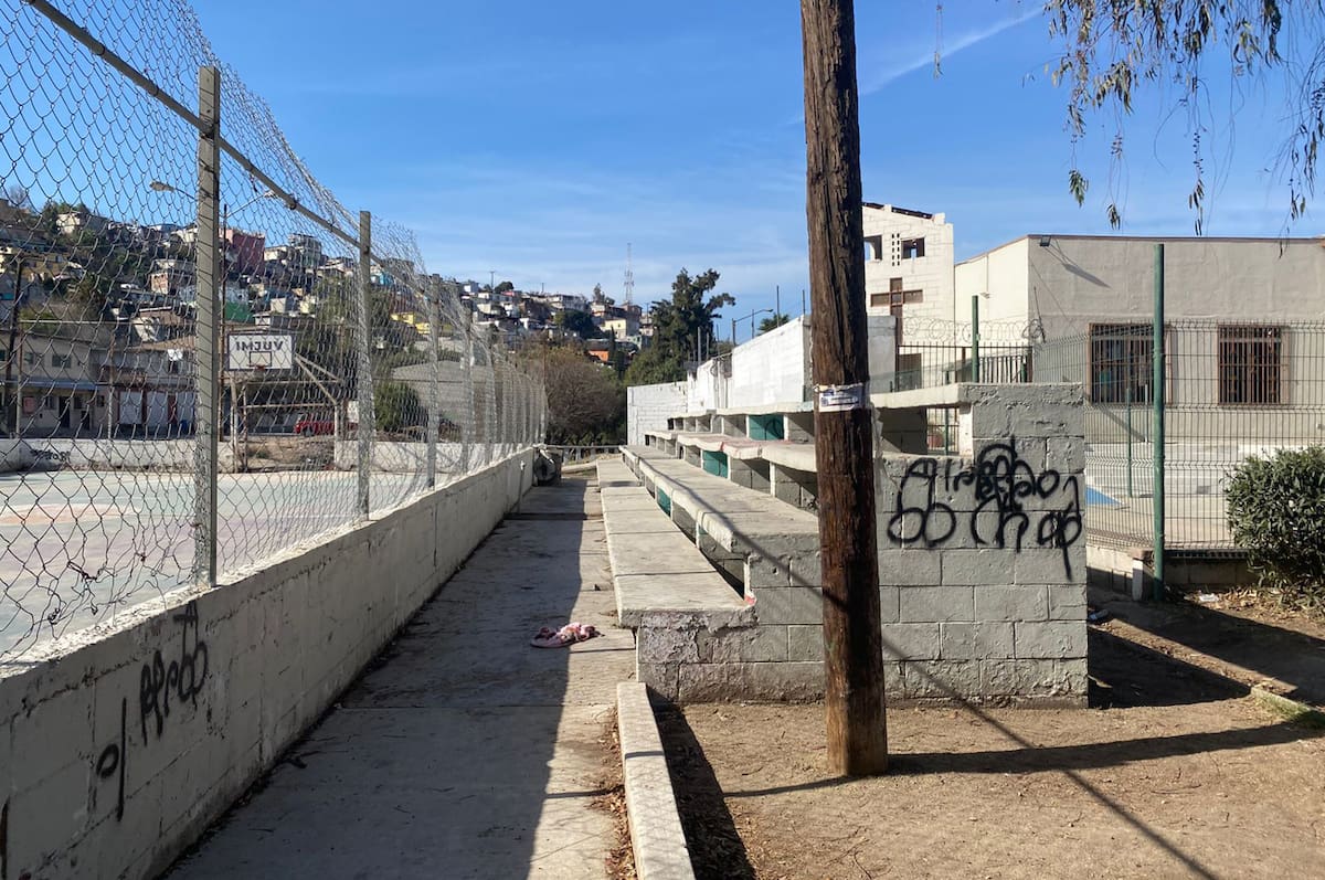 El deterioro de las instalaciones de las canchas de futbol ha desmotivado a practicar deporte más seguido.