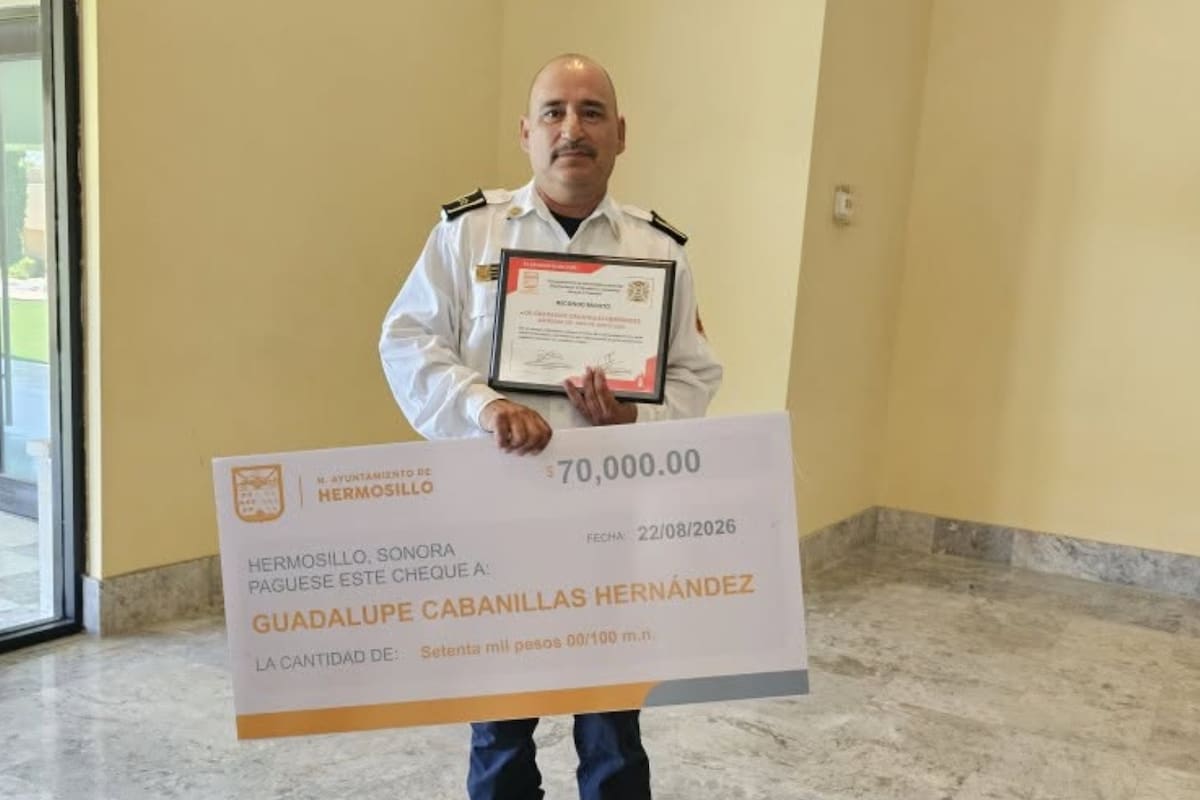 Guadalupe Cabanillas Hernández fue reconocido como Bombero del Año 2026 por su desempeño y trayectoria dentro del Departamento de Bomberos de Hermosillo. Foto: Sindicato Único de Bomberos Hermosillo