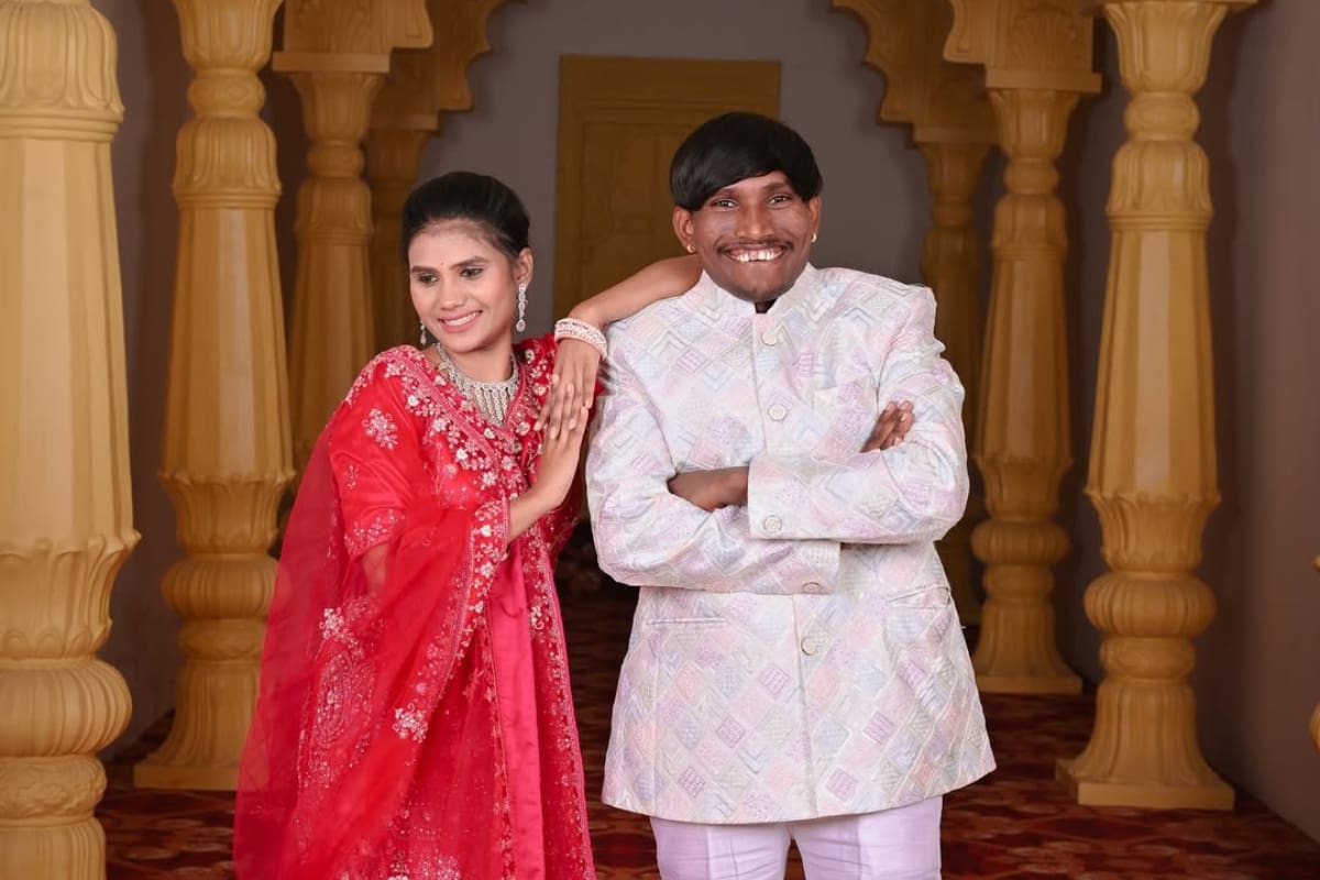 Suraj Chavan, el “hombre más guapo de la India”, se casa con su amiga de la infancia