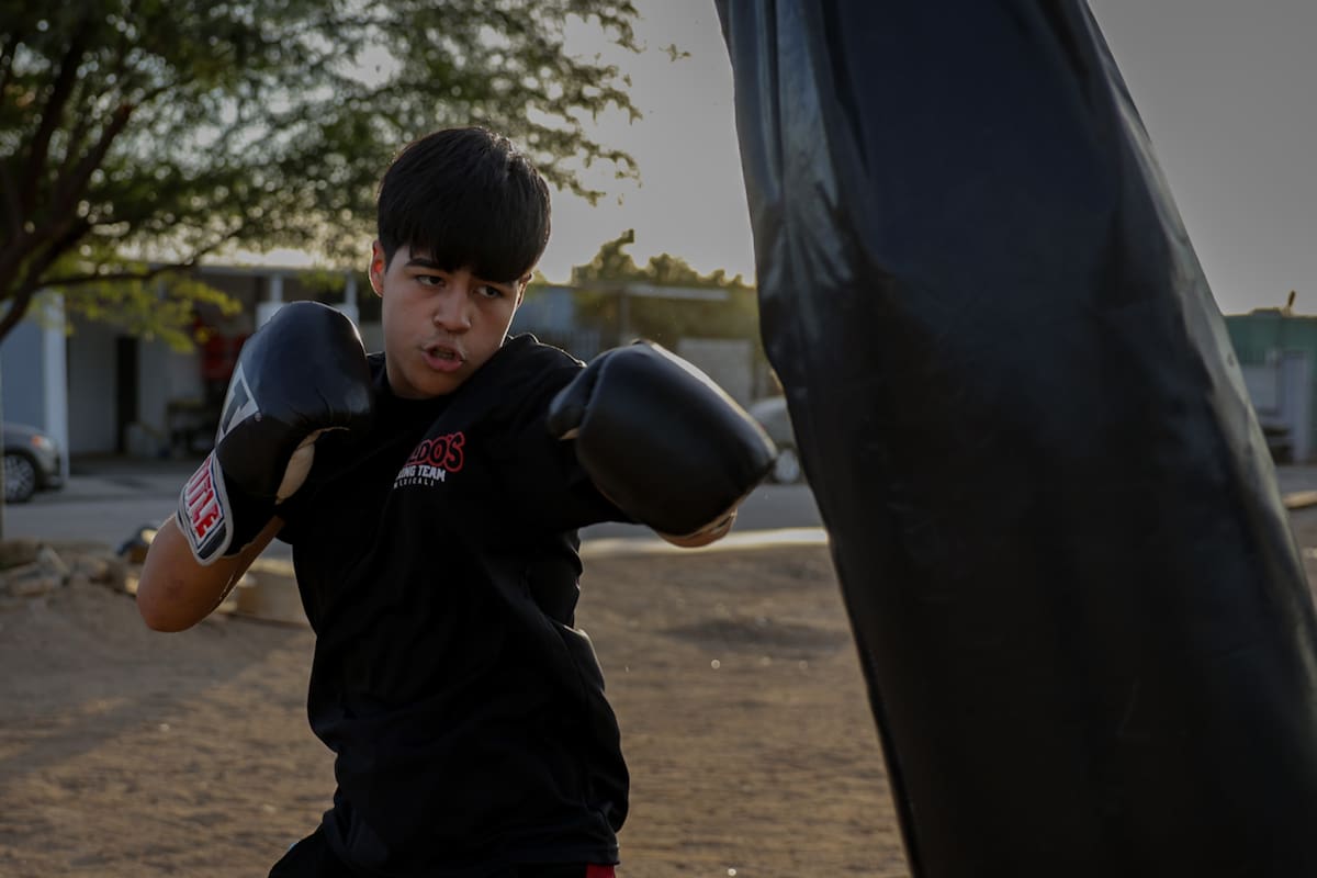 Pequeños boxeadores convierten baldío en campo de sueños