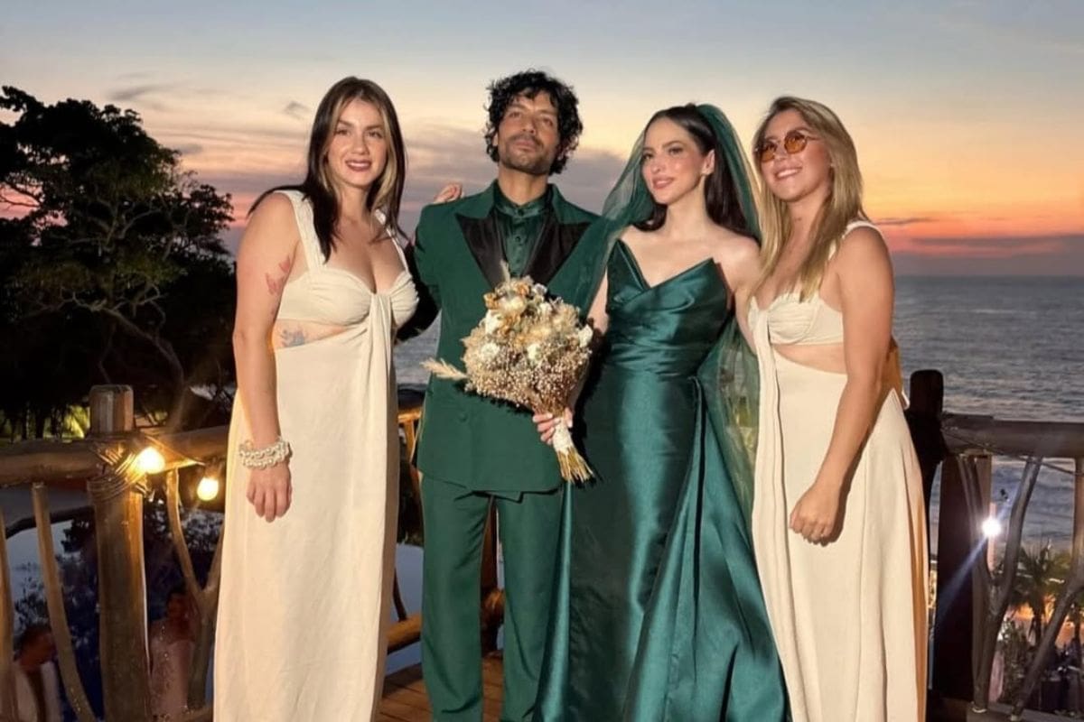 Paty Cantú y Christian Vázquez sorprenden con una boda en la playa llena de cambios de look y pirotecnia dorada | Instagram @labebamontes