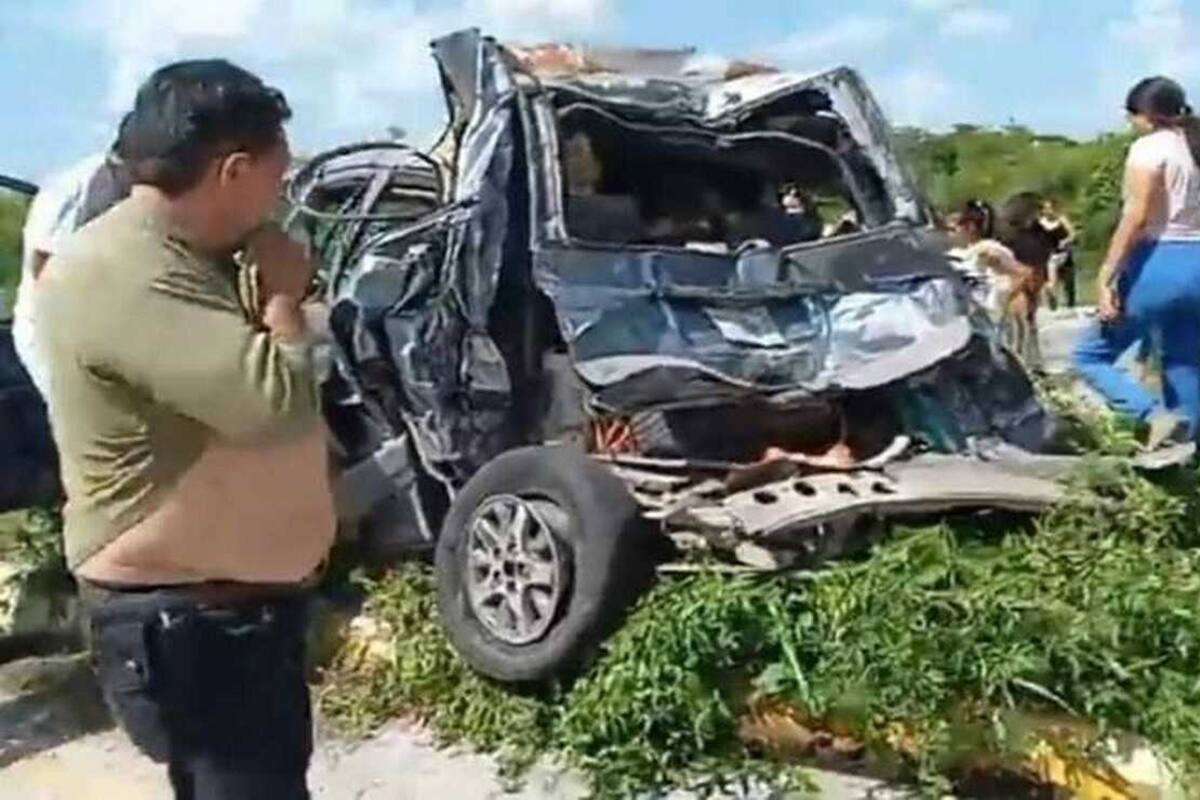 Tráiler choca contra camioneta familiar y mata a un adulto y dos menores; el responsable huyó del sitio