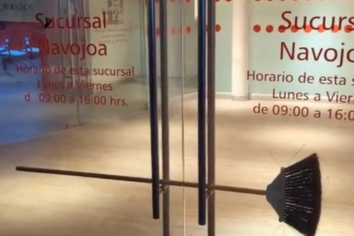 VIDEO: Usan escoba como candado en Banco de Navojoa