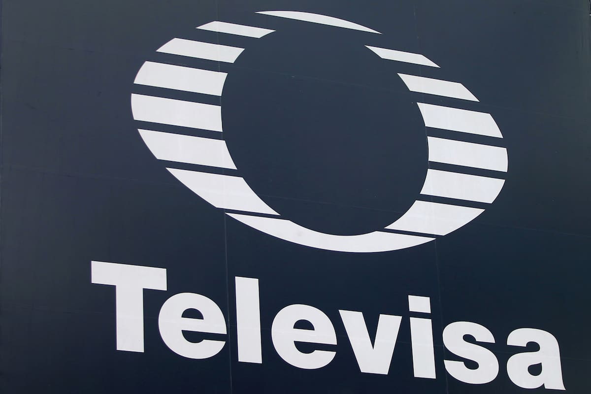 FOTO DE ARCHIIVO. El logotipo de la emisora Televisa se ve fuera de su sede en Ciudad de México, México. 10 de julio de 2017. REUTERS/Edgard Garrido