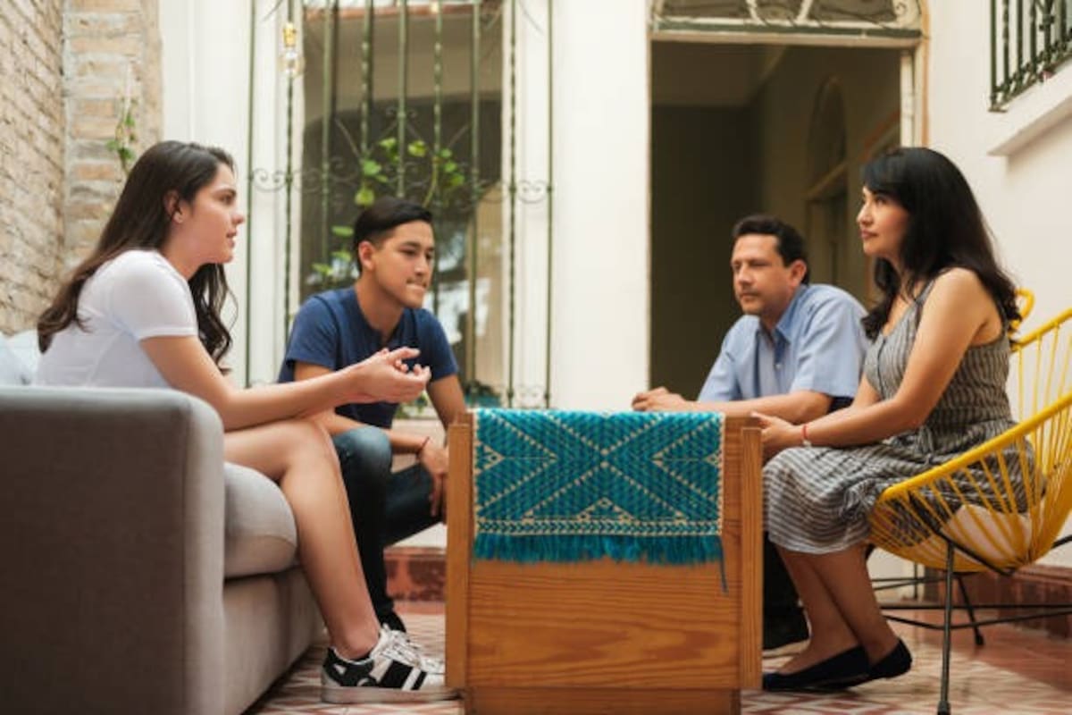 Ante la pornografía, familias deben hablar con sus adolescentes sobre sexualidad