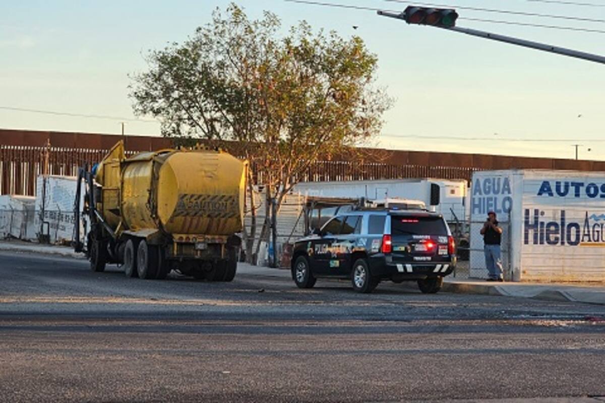 Camión de basura embiste auto; no hay heridos