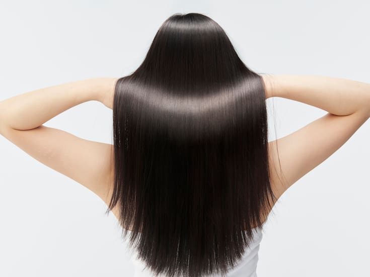 Así puedes prevenir el frizz en tu cabello, según una experta