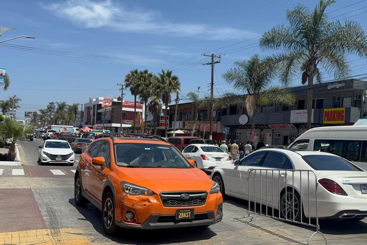 Tráfico lento por cierre de tramo del bulevar Benito Juárez durante Baja Beach Fest