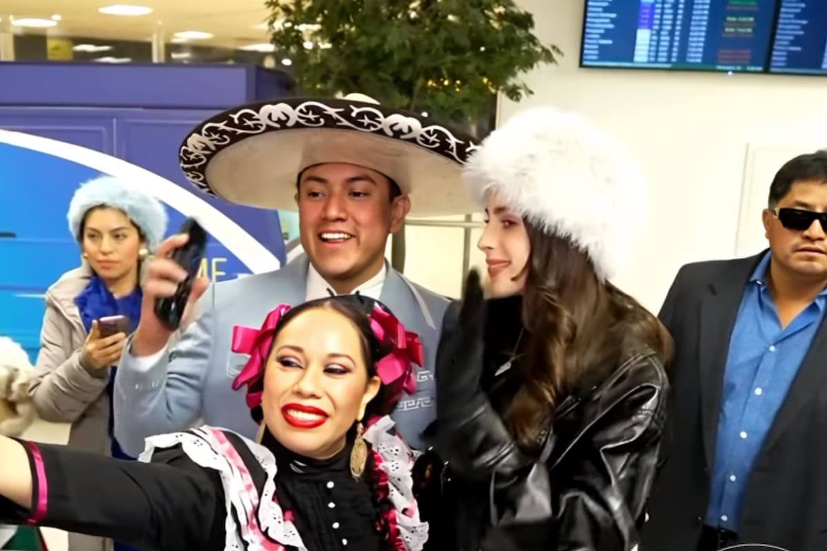 Fátima Bosch llega a Nueva York como Miss Universo y recibe una bienvenida con mariachis y bailes típicos