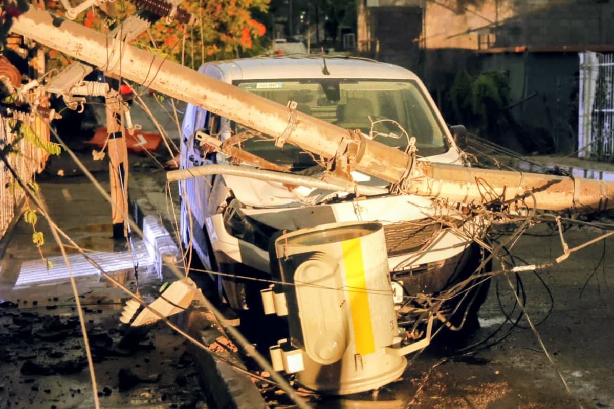 Tormenta deja árboles y postes caídos, apagones e inundaciones en Hermosillo