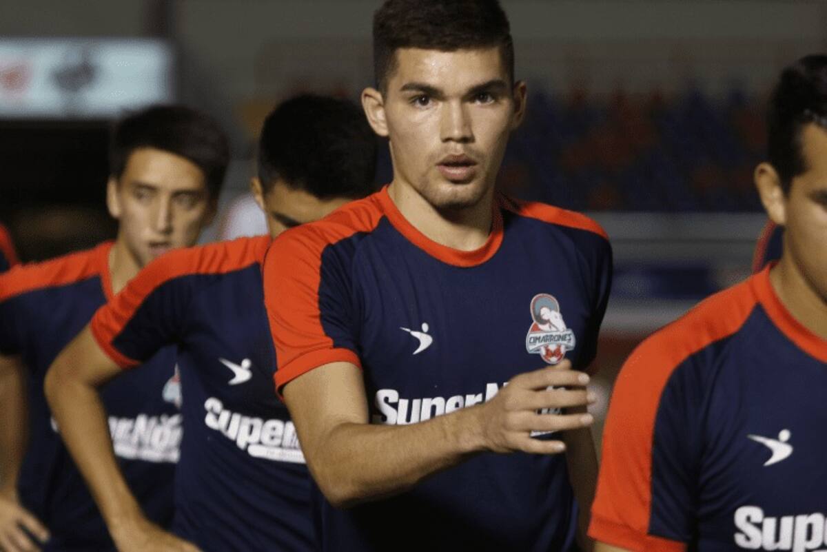 Johan Vásquez entrenando con Cimarrones. | Archivo GH