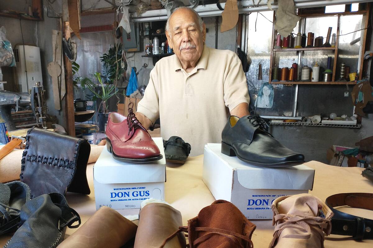 Don Alfonso, de 90 años, artista de la piel busca apoyo de los tijuanenses