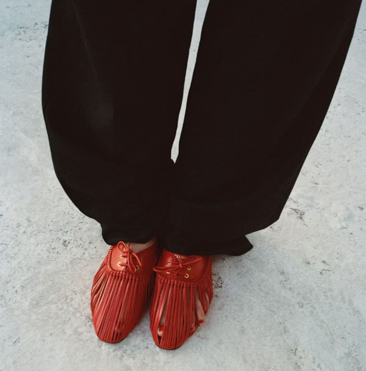 Zapatos Celine que juegan con dejar ver los dedos de los pies Foto: internet