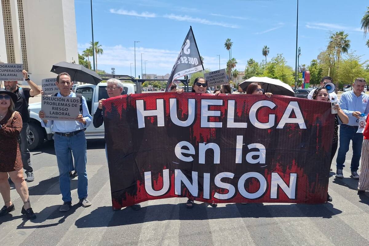 Maestros de STAUS bloquean bulevar Rosales exigiendo mejorar ofrecimiento, podría estallar nueva huelga en Unison