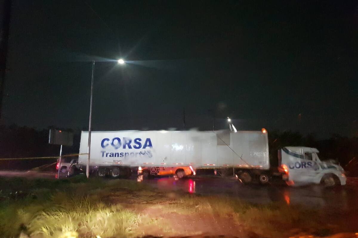 Cuatro muertos luego de un choque por alcance entre un auto y un tráiler en Nuevo León