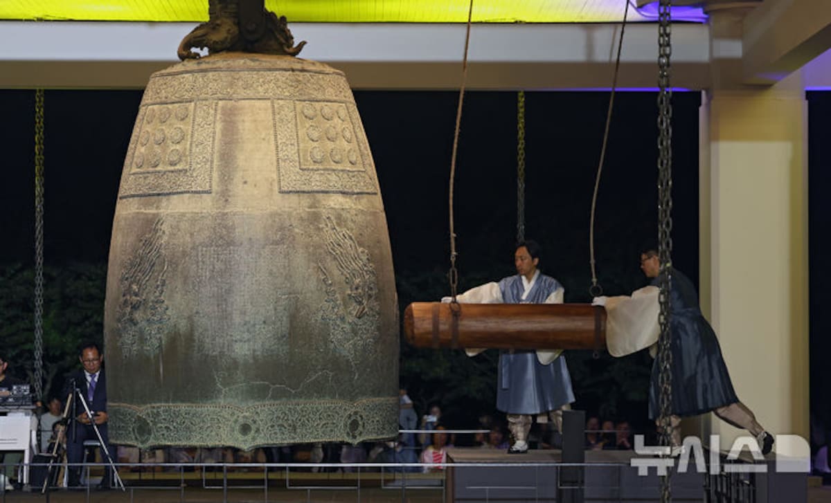 Foto: Gyeongju=Newsis, Lee Moo-yeol. La Gran Campana del Rey Seongdeok, también conocida como Campana Emille, es considerada la campana más grande que se conserva en Corea y una obra maestra suprema.